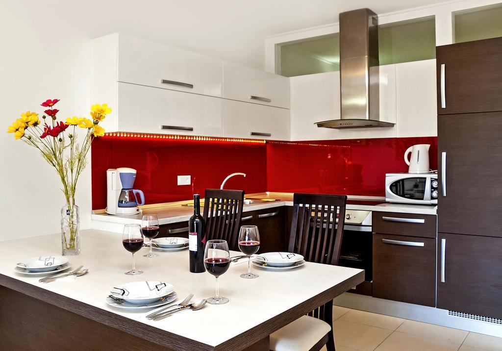 Apartment Lejo Оміш Екстер'єр фото