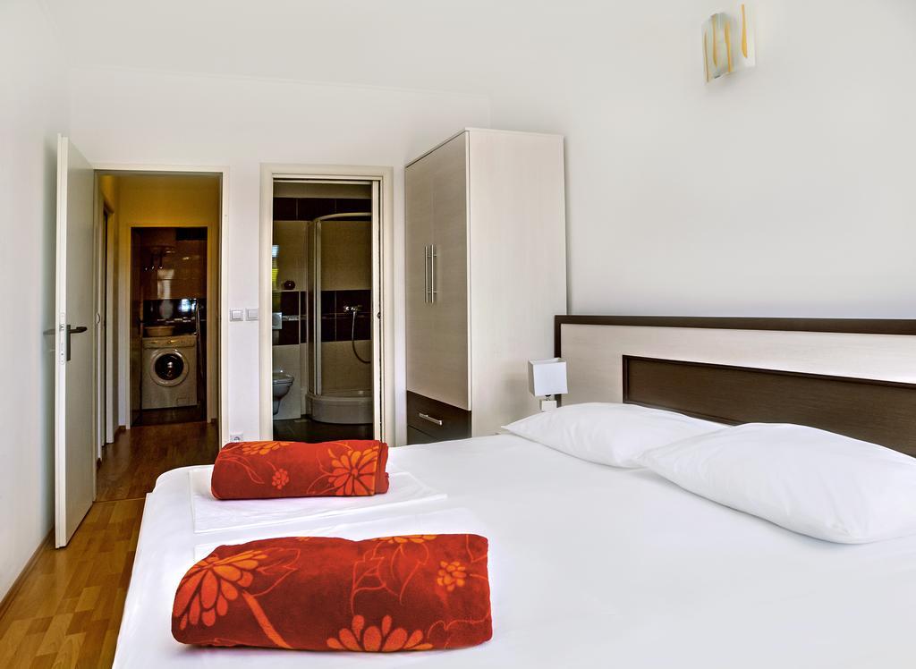 Apartment Lejo Оміш Екстер'єр фото